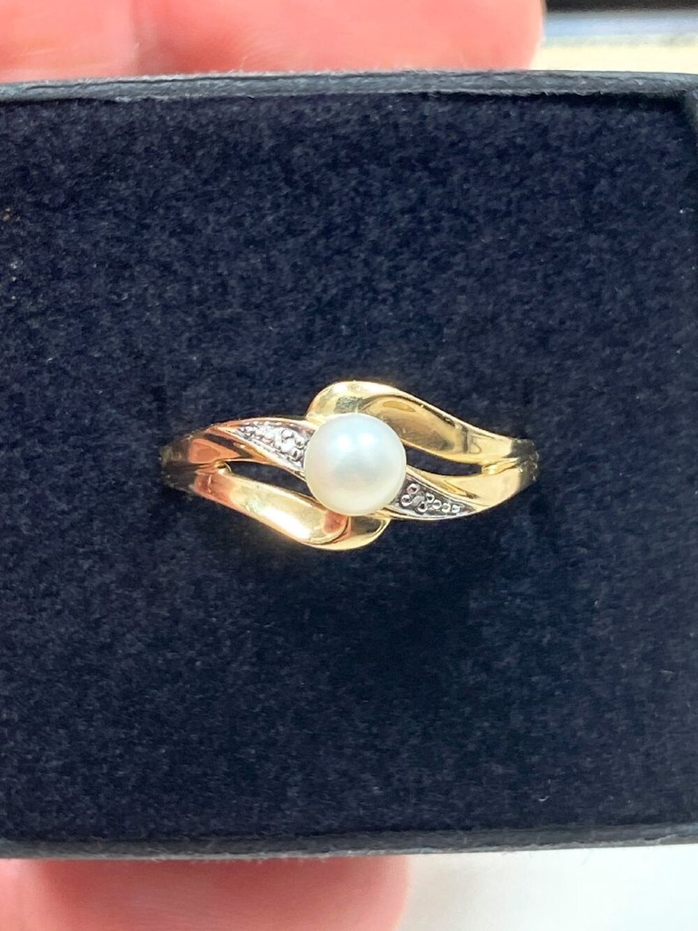 10k Solid Yellow Gold Genuine Pearl & Diamond Estate Ring (size 6.75) (1.71g)
